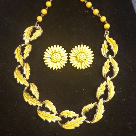 Mid-century modern leaf style loop choker  Necklace with sunflower clip earrings - Picture 1 of 8